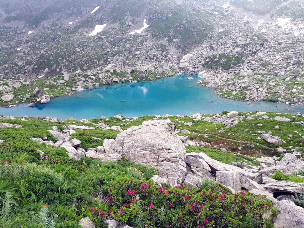 Lo splendido lago Chiaretto che va aggirato completamente