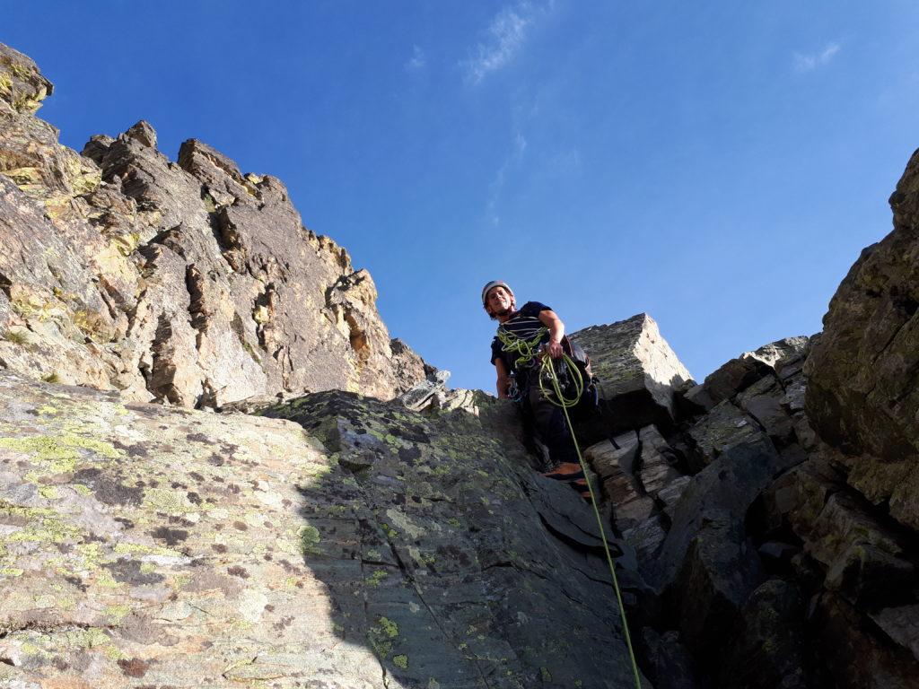 si sale su roccette divertenti. La corda è un po' superflua ma non si sa mai... ;)