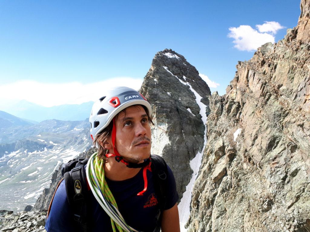 Ci avviciniamo al Saint Robert. Sullo sfondo la Punta Sella