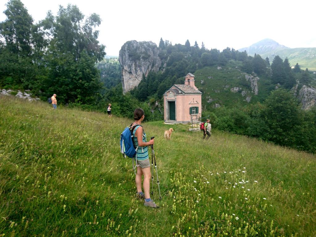 appena sopra i piani di Artavaggio, la Cappelletta da dove parte il sentiero per Moggio