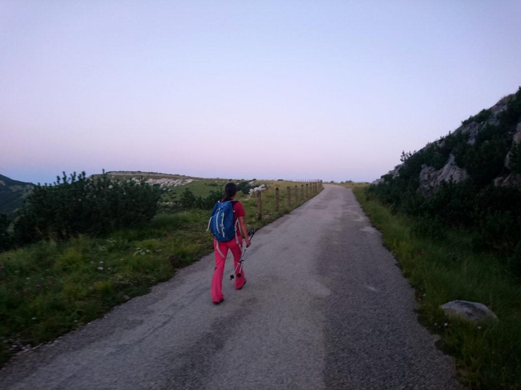 lungo la strada asfaltata per il Blockhaus, prima del sorgere del sole