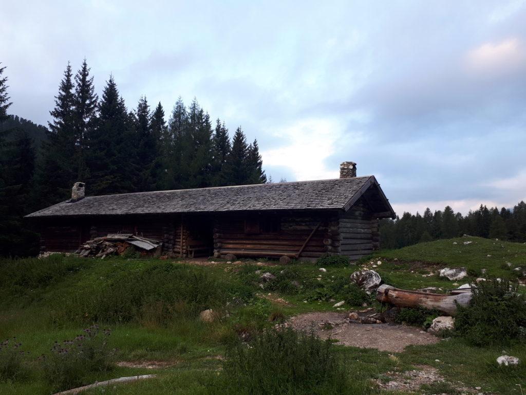 La bella malga di Vallesinella di Sopra, ben ristrutturata ed accogliente