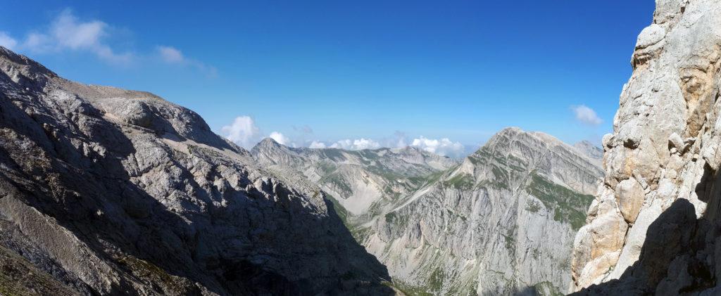 vista dal Passo dei Due Corni verso il Vallone dei Ginepri