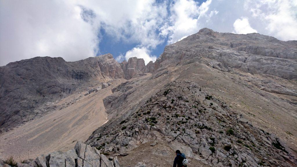 vista dal Passo dei Due Corni verso la salita per il Corno Grande