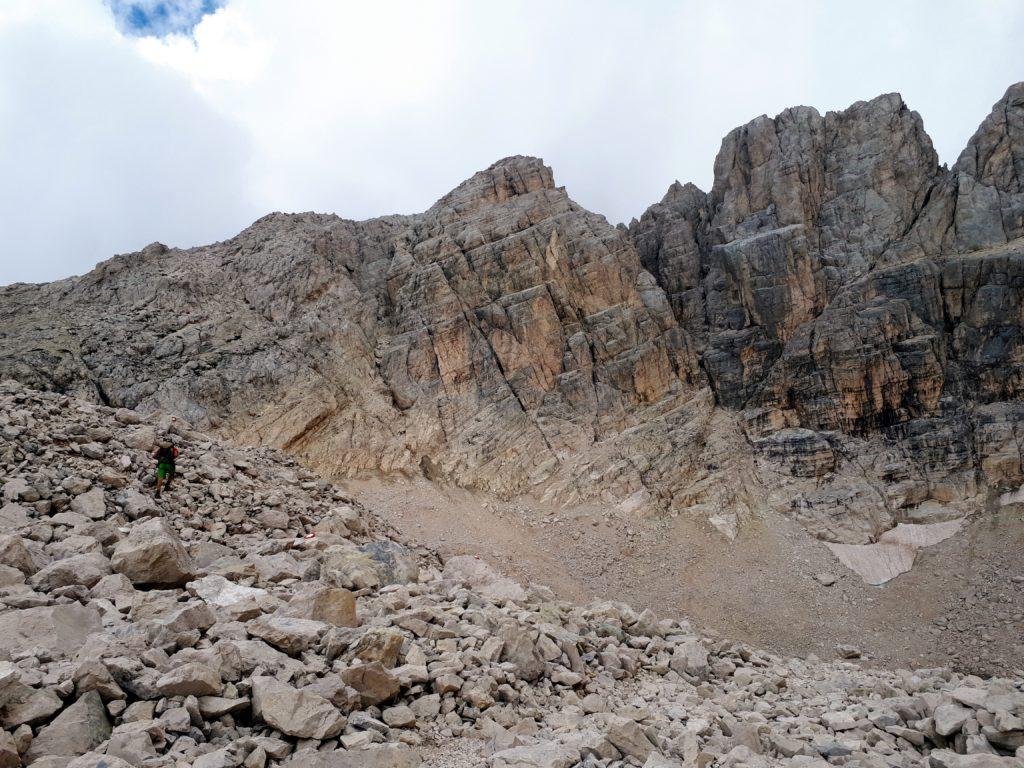 la conca del Ghiacciaio Calderone, sotto il Corno Grande: purtroppo di ghiaccio ne rimane ben poco