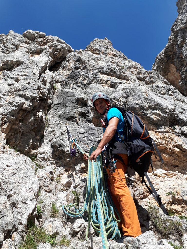 la sosta alla base del terzo tiro dello Spigolo Gasperi