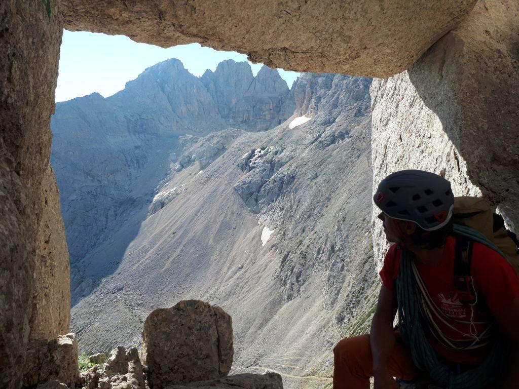 la finestra della Chiaraviglio incornicia il panorama