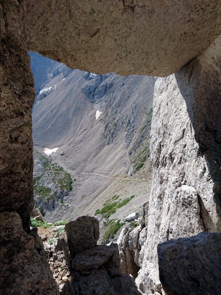 la finestra della Chiaraviglio incornicia il panorama