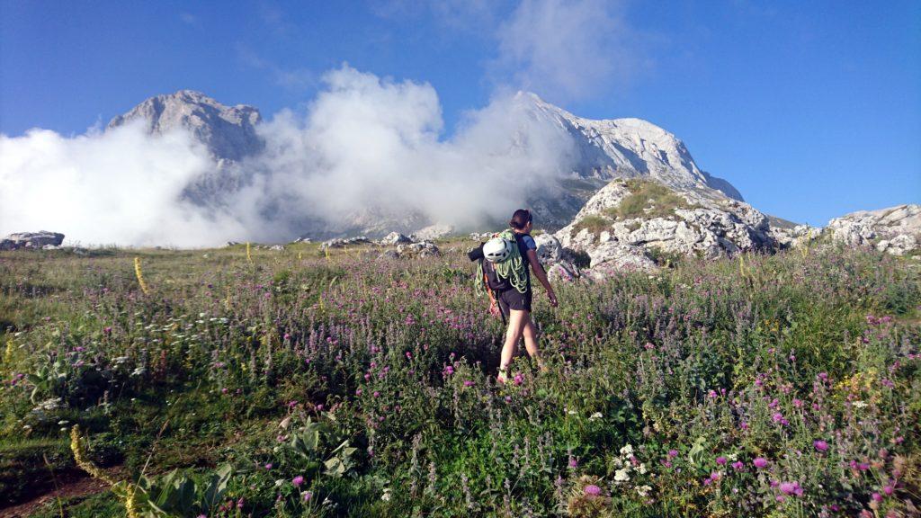 le prime nuvole iniziano ad addensarsi sul Gran Sasso... qui è una costante!