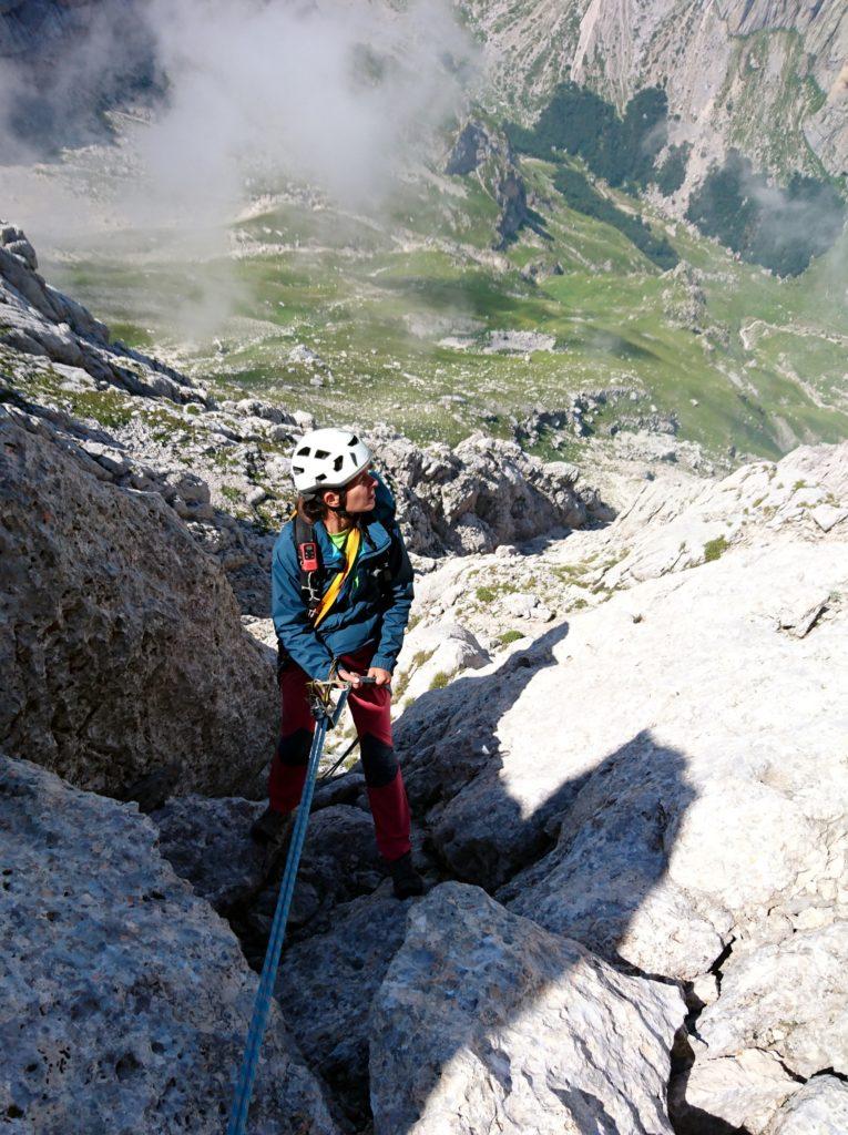 decidiamo di calarci sul sottostante sentiero della Ferrata Danesi...