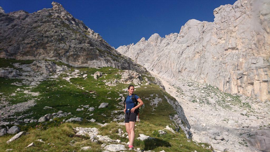 il sentiero si inerpica nel Vallone delle Cornacchie