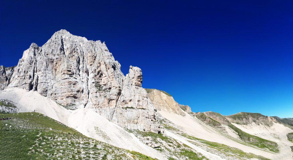 il Pizzo del Diavolo, l'unico rilievo interamente roccioso su questo versante