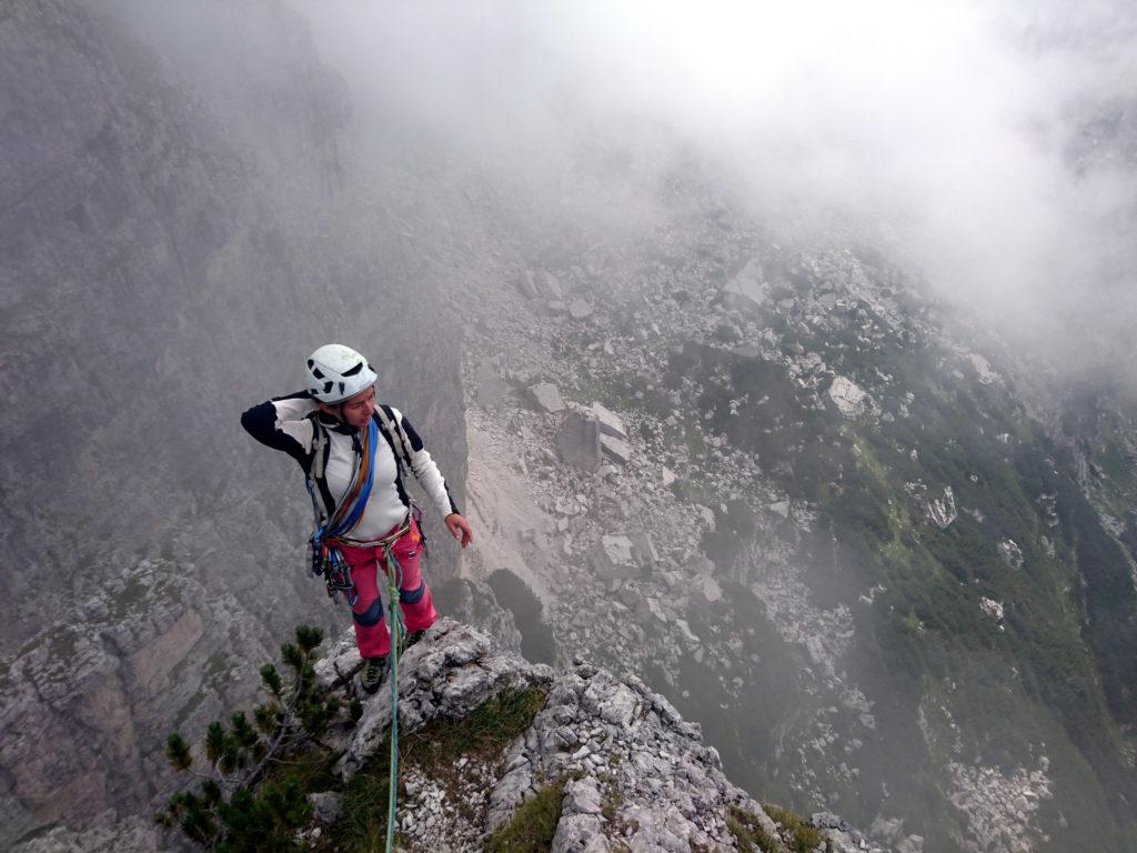 Erica appena uscita sulla vetta del torrione SAT