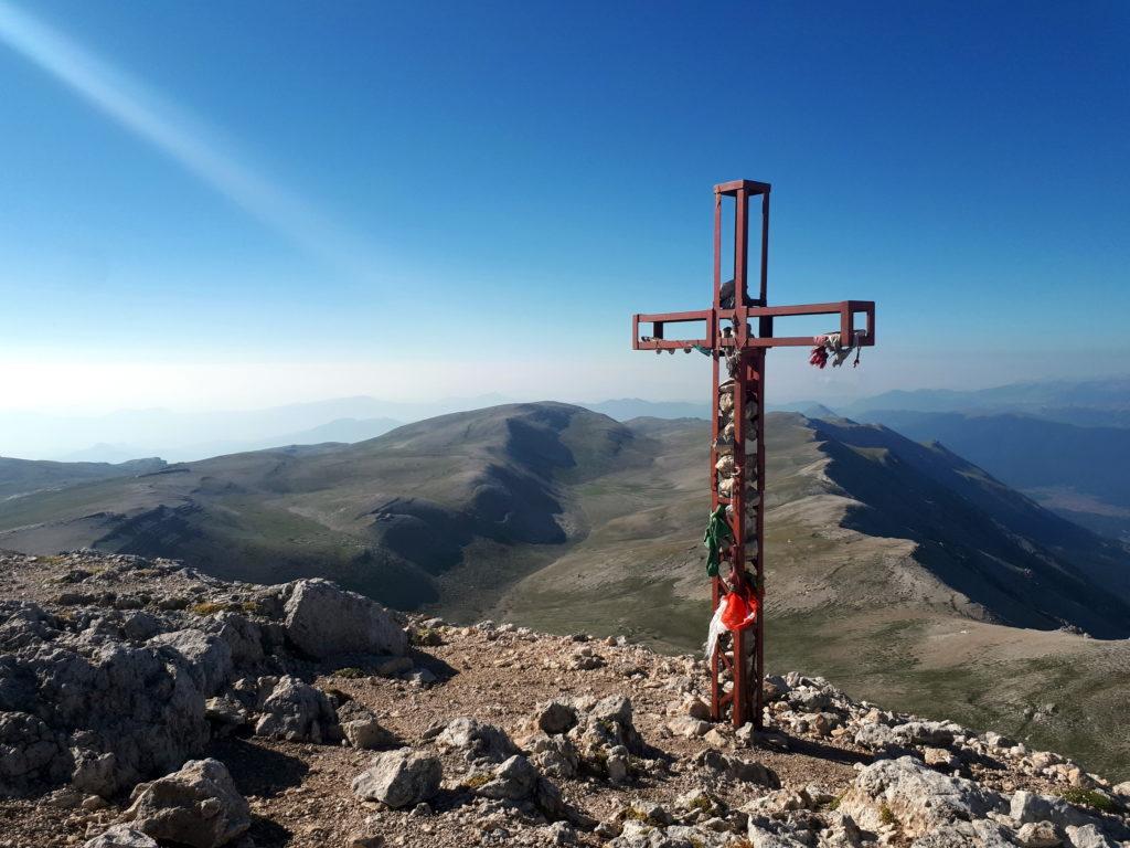 croce di vetta: all'orizzonte, distese di nulla