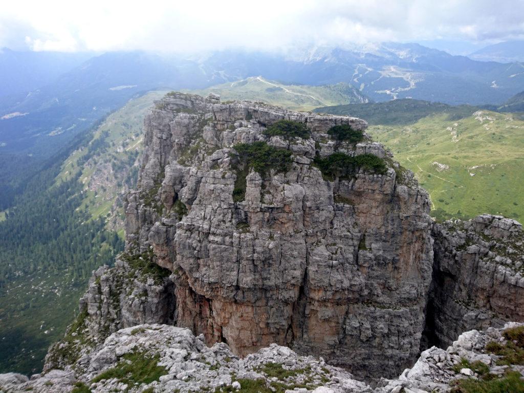 Vista della vetta del primo torrione, ovvero la Corna Rossa vera e propria