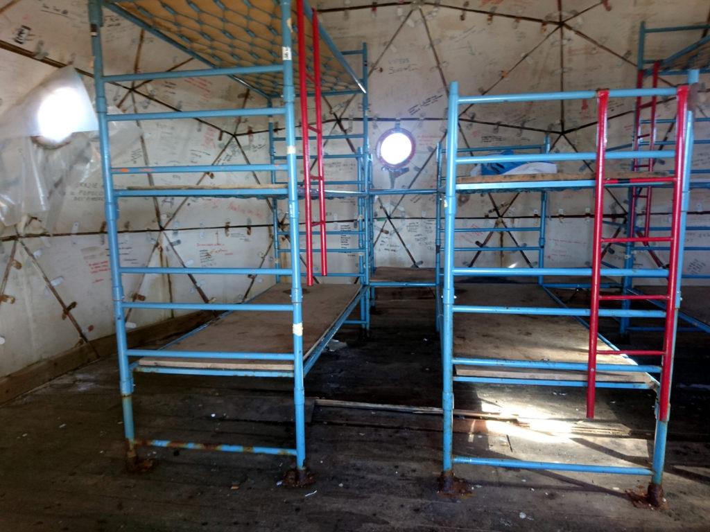 l&#039;interno del Bivacco.... dire spartano è dire poco!