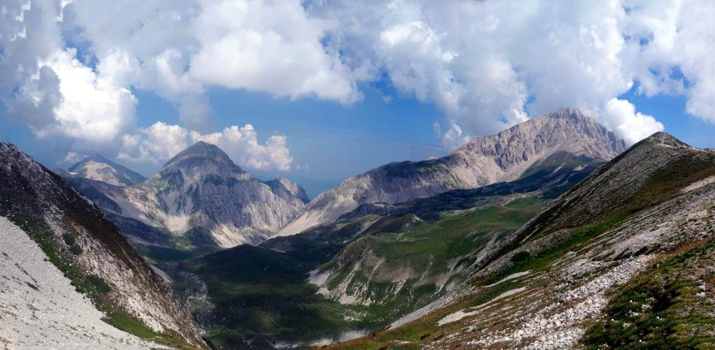 dalla sella del Monte Portella, vista su Campo Pericoli, una bellissima conca glaciale subito dietro il Rifugio Duca degli Abruzzi