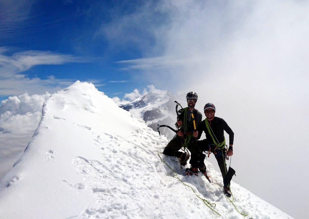 La cima si è liberata e ne approfittiamo anche noi per una fotazza di cordata!