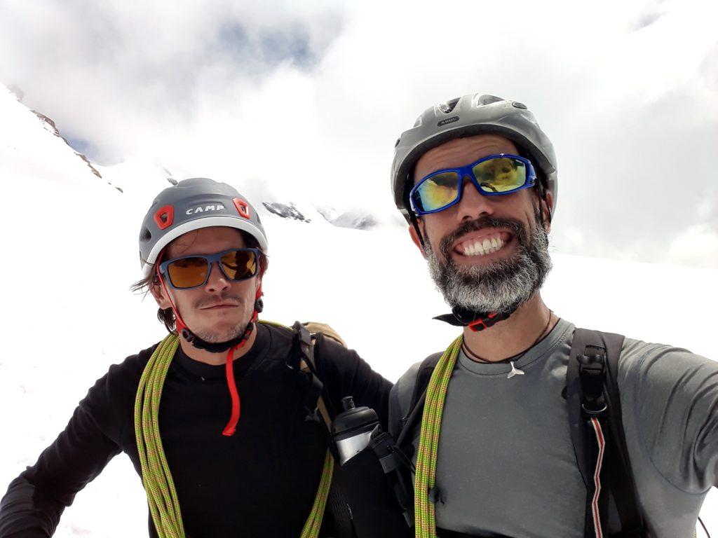 Tornati sul piattone del ghiacciaio, selfie compiaciuto per la bella gita