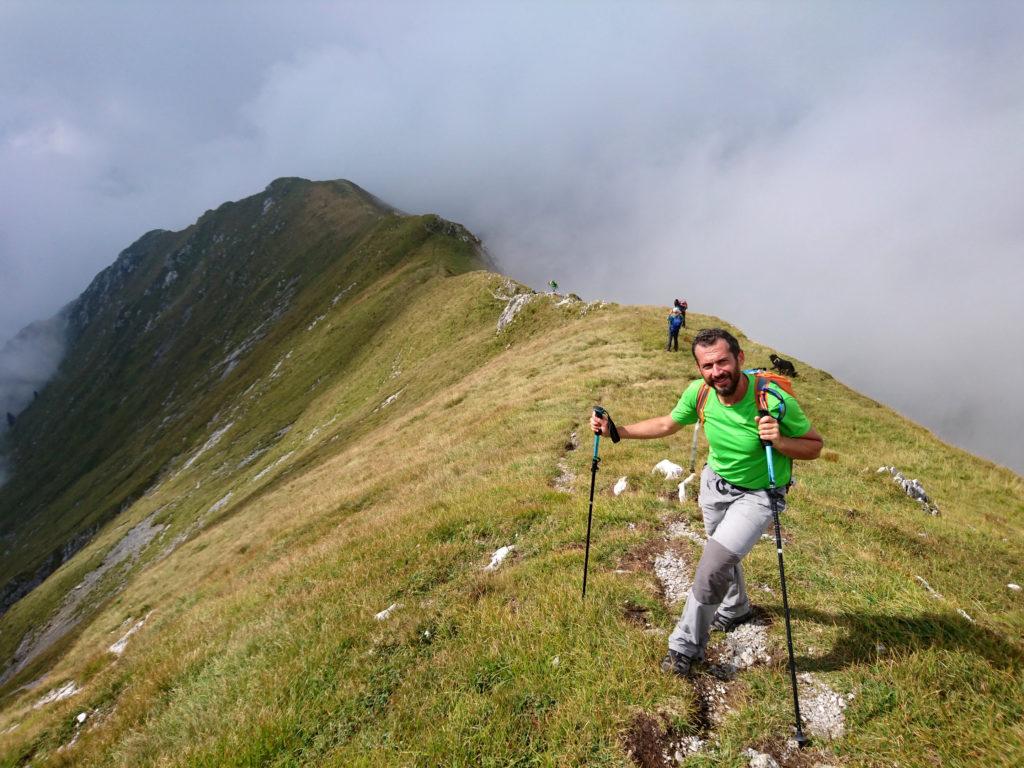 Qui incrociamo un po' di persone che stanno salendo dal versante di San Simone