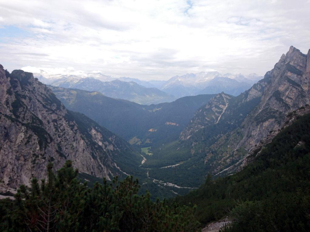 vista della parte bassa della conca del Vallon