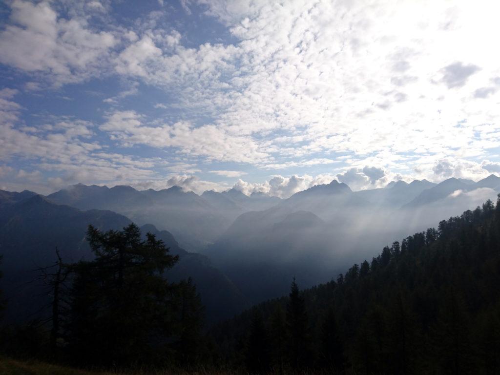 vista in direzione est dalla cresta appena raggiunta