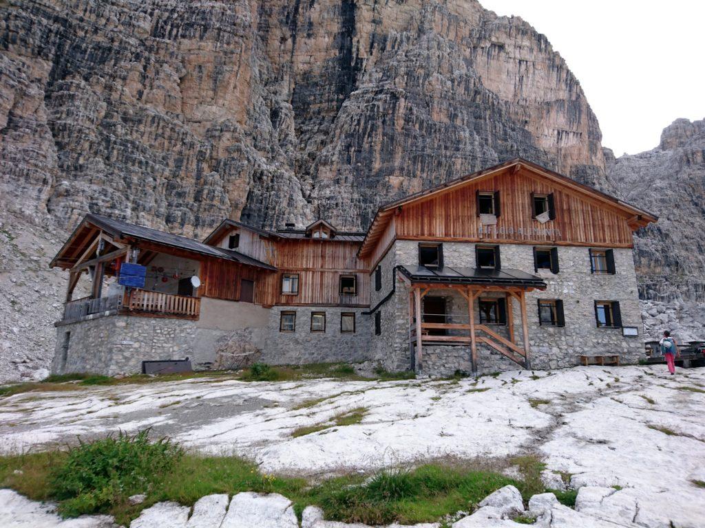 il rifugio Alimonta nella sua invidiabile location