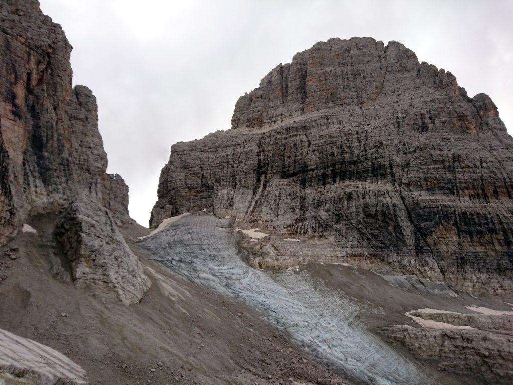 la bocchetta di Molveno che va risalita per raggiungere il sentiero delle Bocchette Centrali