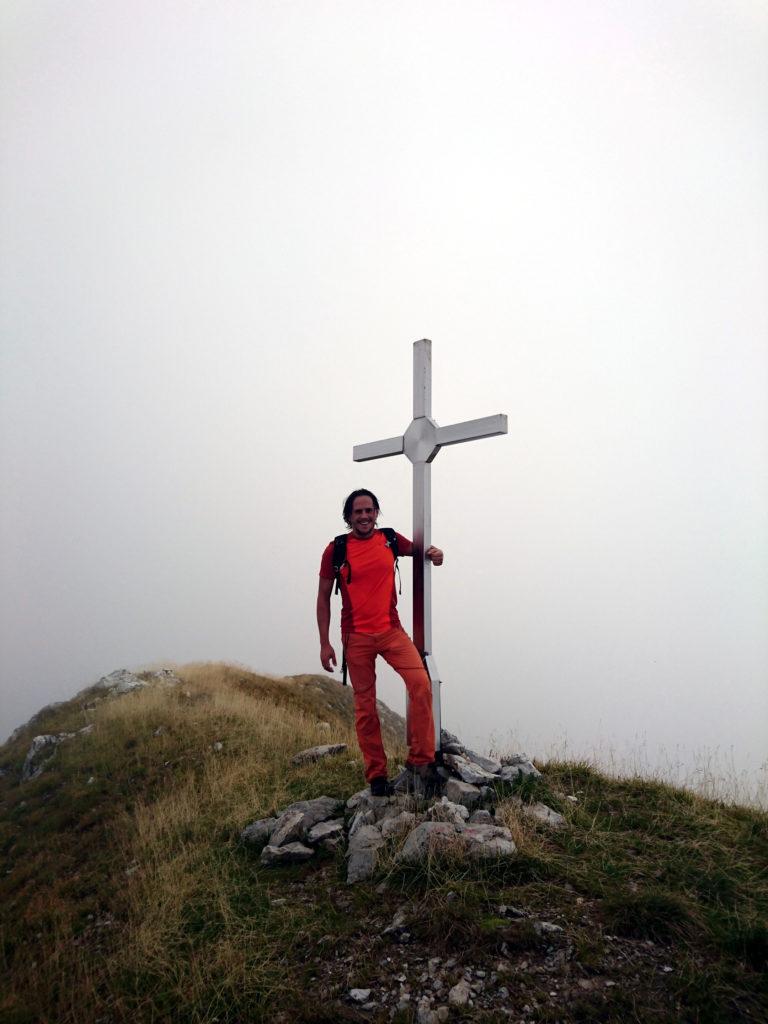 Ed eccoci arrivati alla piccola croce di vetta del Monte Secco