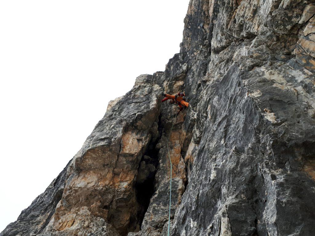 altro scorcio dell&#039;ampio e splendido camino del terzo tiro - Via Agostini - Cima Molveno