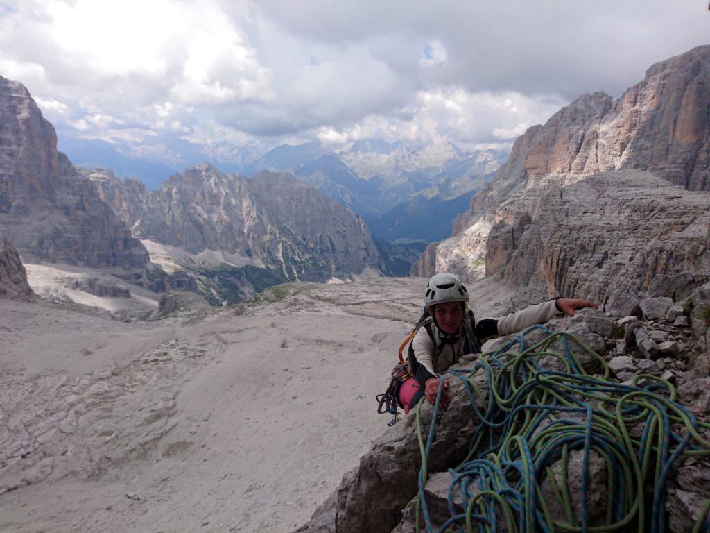 Erica soddisfatta e divertita al termine del terzo tiro