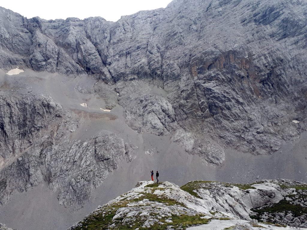 io e mio fratello piccolini di fronte all&#039;immensità di questa conca naturale