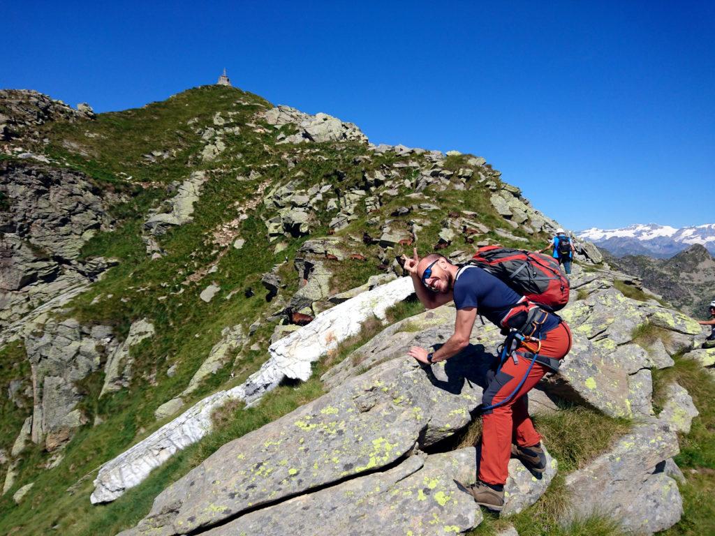 tra noi e la vetta vera e propria del Mucrone, un gruppo di capre alpine