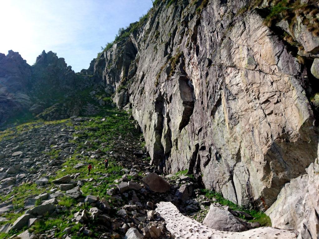 la parete Piacenza, dove si trovano molte vie di arrampicata, oltre che l'attacco della Ferrata del Limbo, un poco più a monte