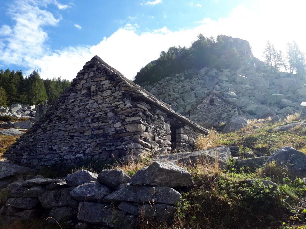 siamo all'Alpe Rina, che si raggiunge dopo un lungo traverso dall'Alpe Nava