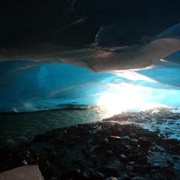 Grotta di ghiaccio al Ghiacciaio dei Forni con l’SGL: 50 sfumature di blu