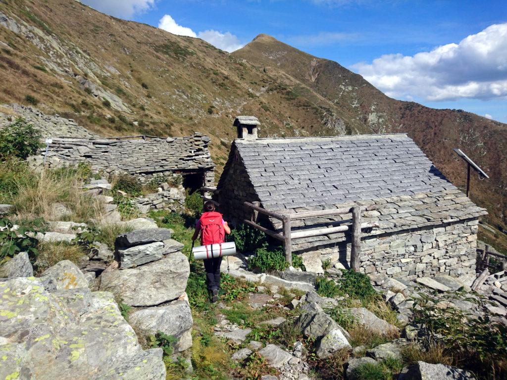 andiamo a sbirciare il bivacco del Ragozzale. Bello, ma sprovvisto di acqua