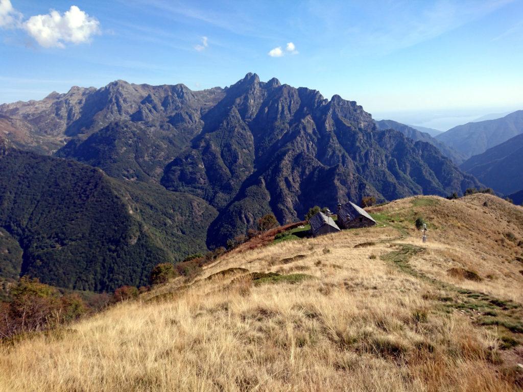 l&#039;alpe Mottac nel suo meraviglioso contesto al centro della Val Grande
