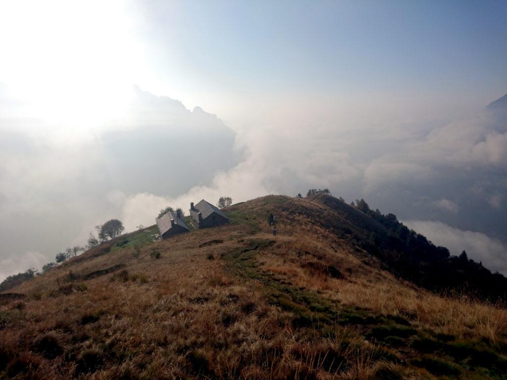 salutiamo quindi il Mottac, con ampie nubi di condensa ce iniziano a salire da valle