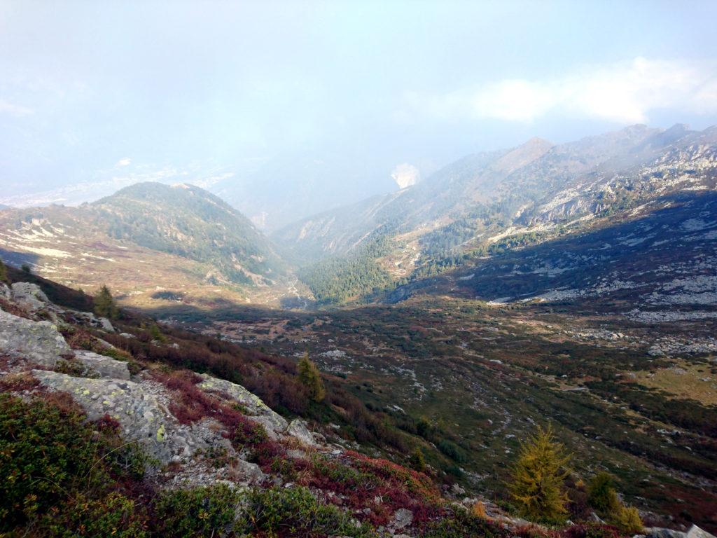 arrivati al passo di Basagrana, guardando verso l'esterno il cielo è più limpido