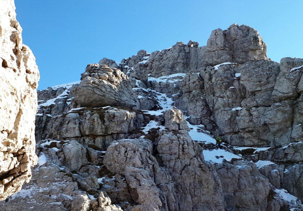 si risale su quello che avrebbe dovuto essere un pendio innevato... un po' spelacchiato nel nostro caso!