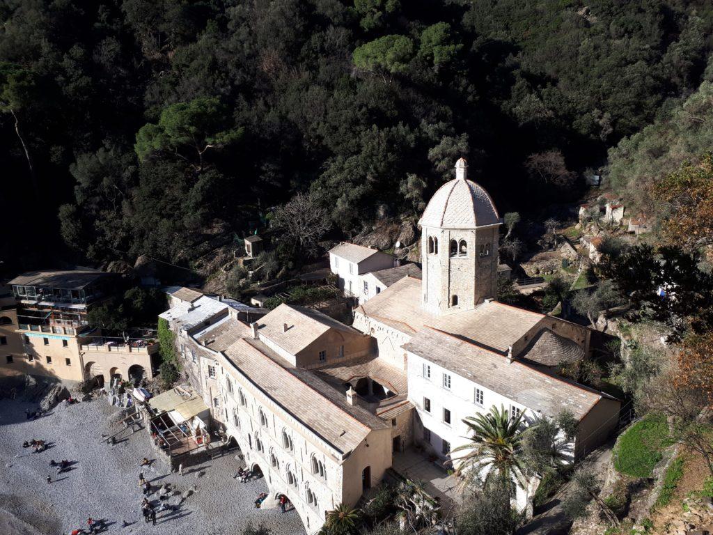 San Fruttuoso vista dal sentiero che risale verso Pietre Strette