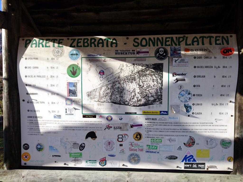 Il cartello visibile al parcheggio sotto la parete. Sono indicate 14 vie ma in realtà ne sono state aperte ben 38