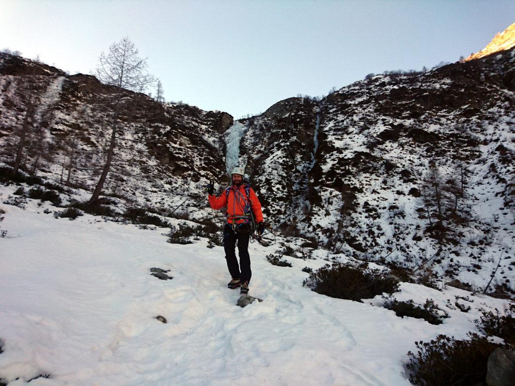 Il Niggah saluta la cascata prima di tornare verso valle