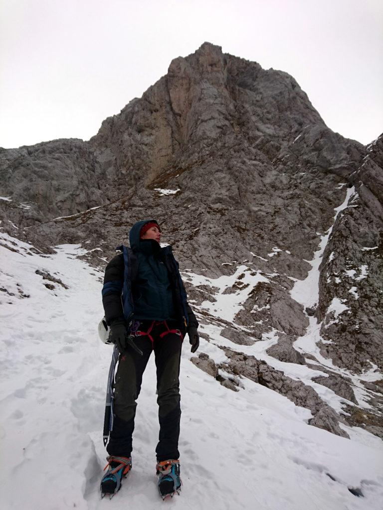 Erica al termine del primo tratto di discesa. Tra poco ci riuniremo alla strada dell&#039;andata