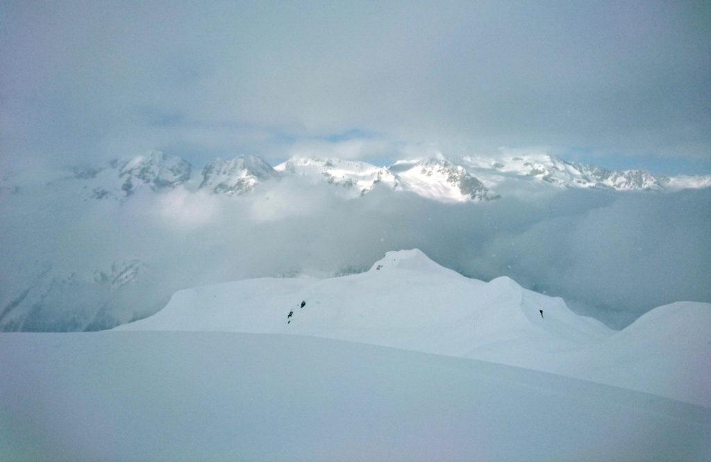 Siamo a metà tra la nuvola  bassa e quella alta. Bello!