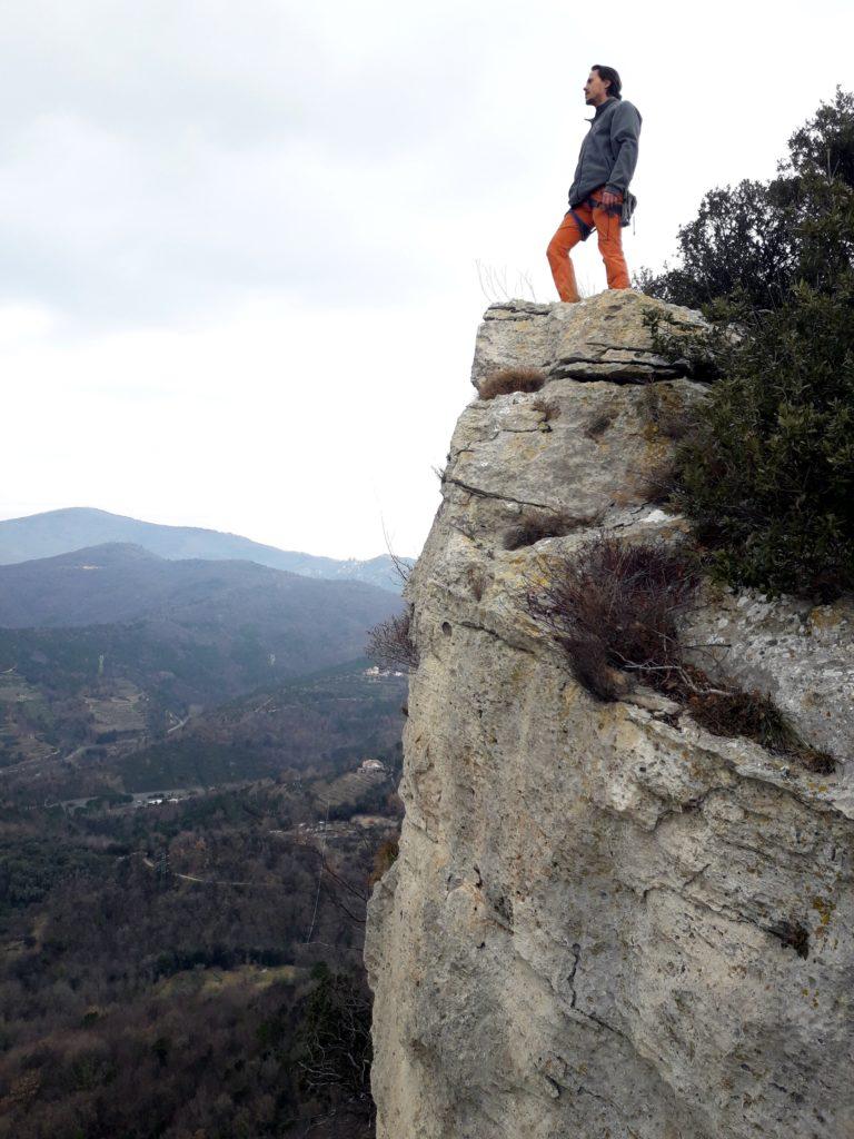 Gab sulla rupe accanto all'arrivo della via