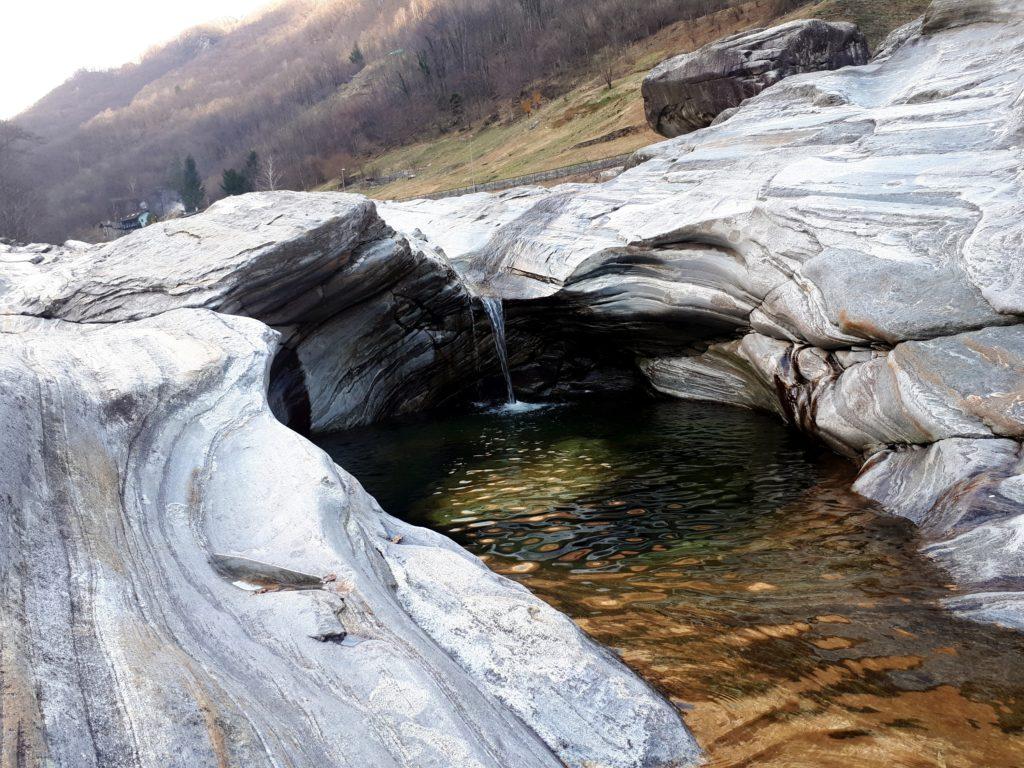 pozze spettacolari di acqua corrente