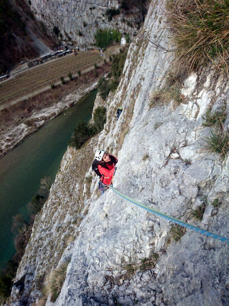 Erica cerca un modo per uscire dal tratto più impegnativo del quinto tiro