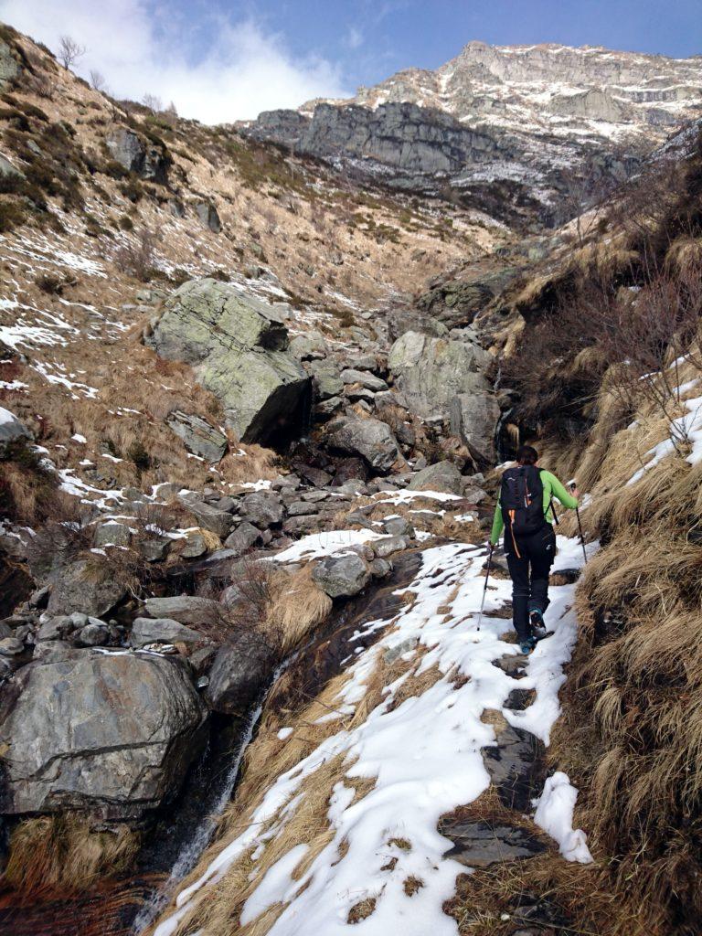 il traverso che conduce al guado del torrente